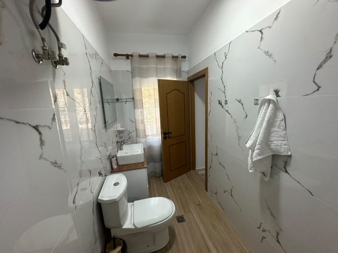 Bathroom 2, Carcani Rooms, Gjirokastrës