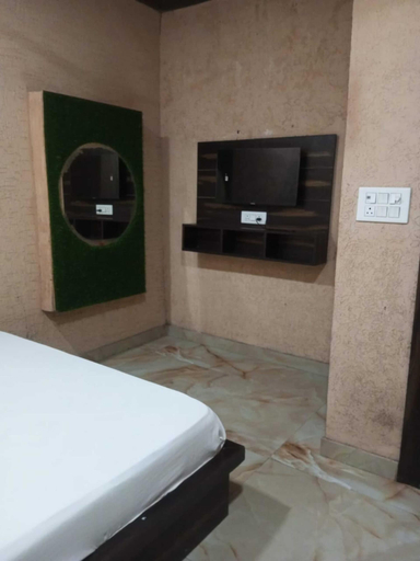 Room 2, Dream In, Mathura