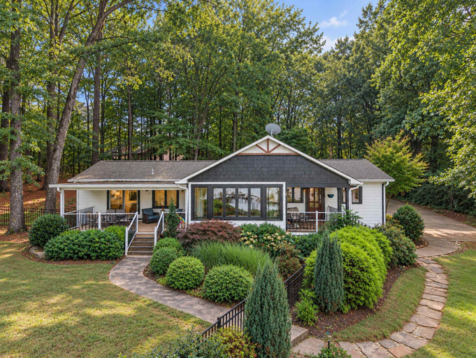 Room 5, Lake Norman Haven Private Dock Lake Views, Lincoln