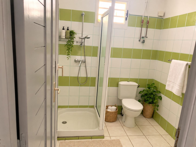 Bathroom, Les roses de porcelaines, Sainte-Rose