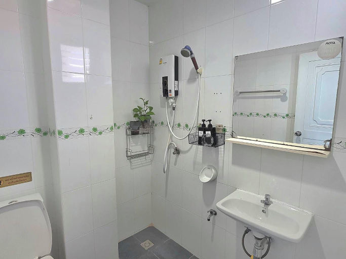 Bathroom 4, Jiranakron Park, Muang Buri Ram