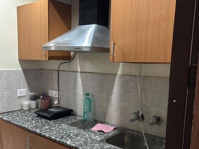 Private kitchen, Cozy 1-bedroom Apartment in Zirakpur With City View, Sahibzada Ajit Singh Nagar