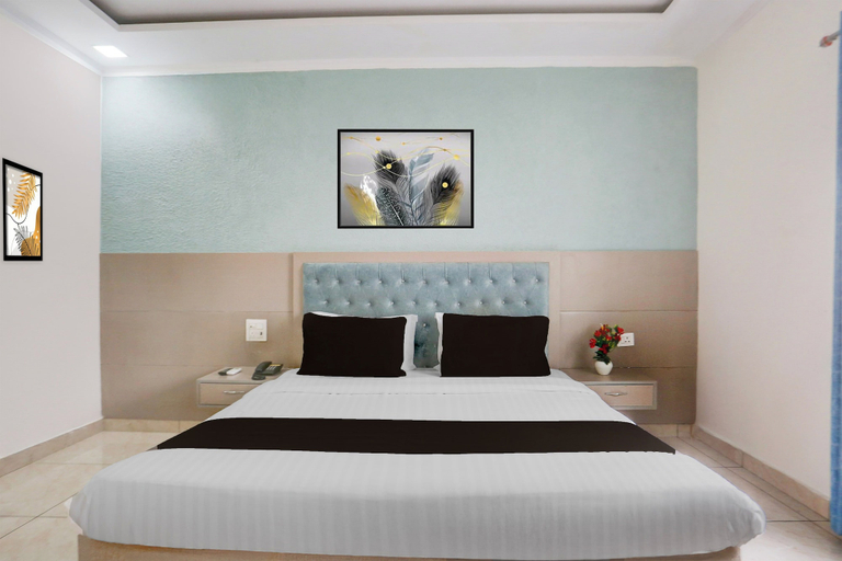 Room 5, Hotel O Heera Nagar Formerly Cosy stay, Nainital