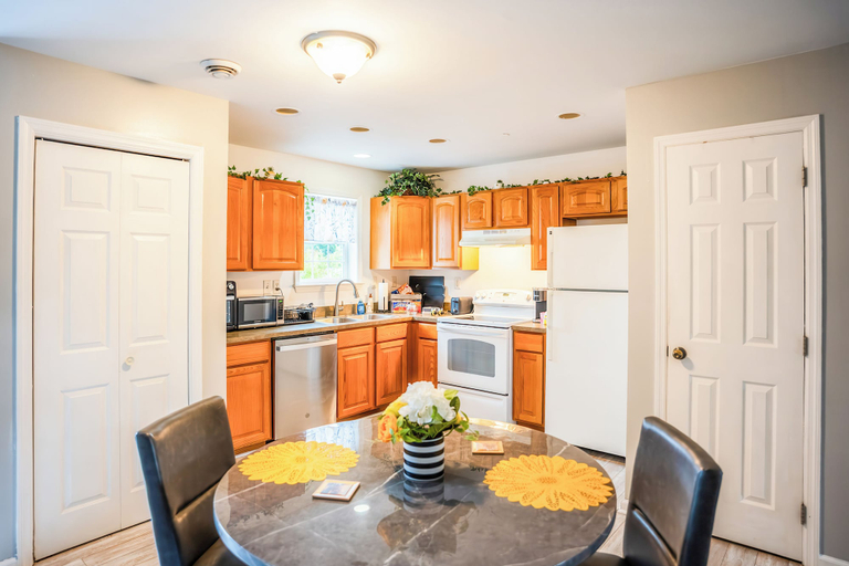 Private kitchen 3, The Retreat on Maiden, Greene