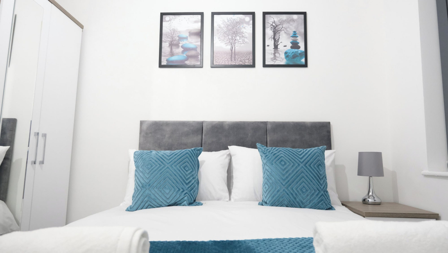 Room 3, Charming Manchester House With 3 Bedrooms, Manchester