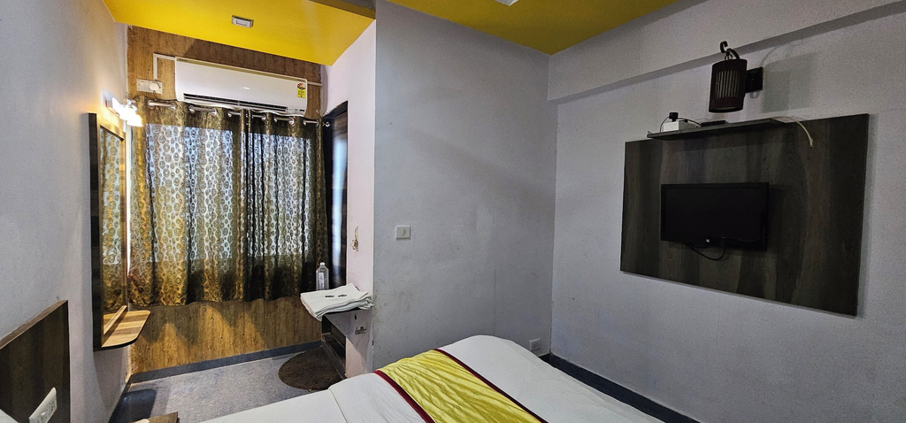 Room 3, Hotel Signature, Ahmadabad
