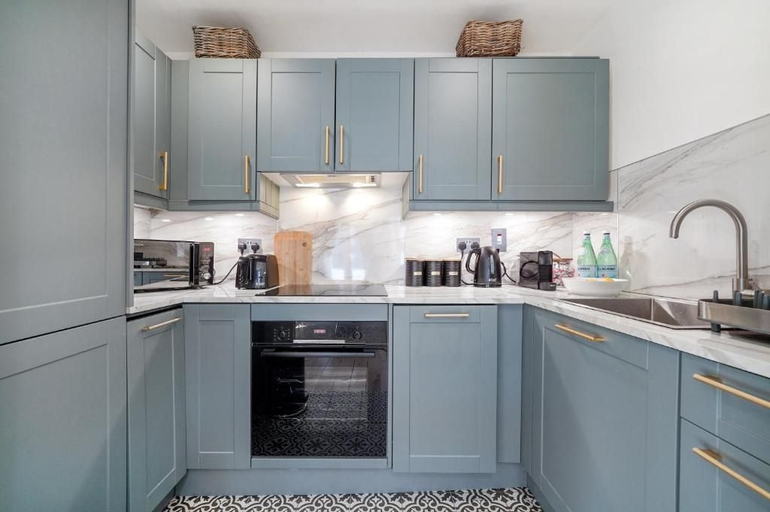Private kitchen 4, HR2 - Charming 1-Bed near Holland Park, London