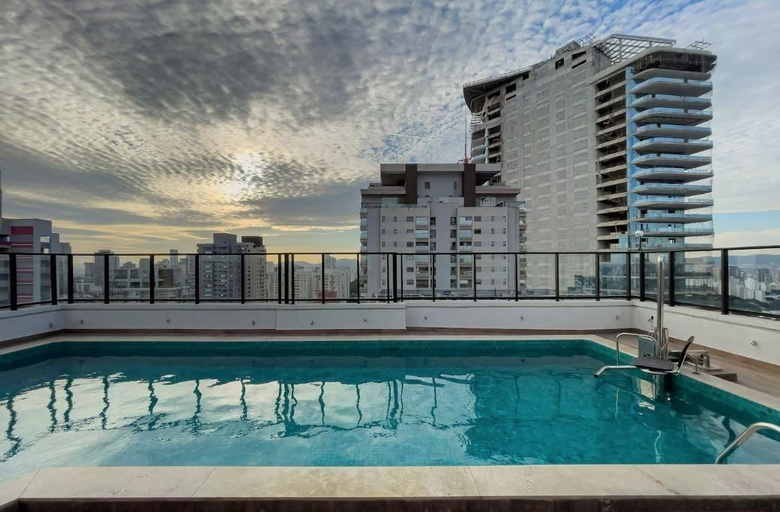 Pool 5, Wire Capote Valente, São Paulo