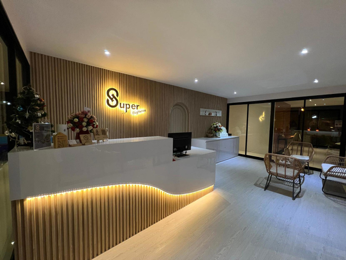 Others, Super Highway Hotel, Ban Lat