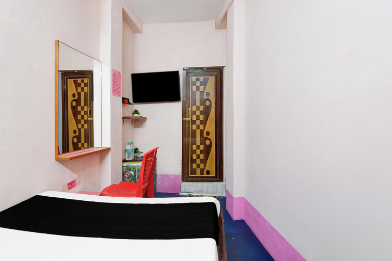 Room 5, Hotel O Adamas University Barasat, North 24 Parganas