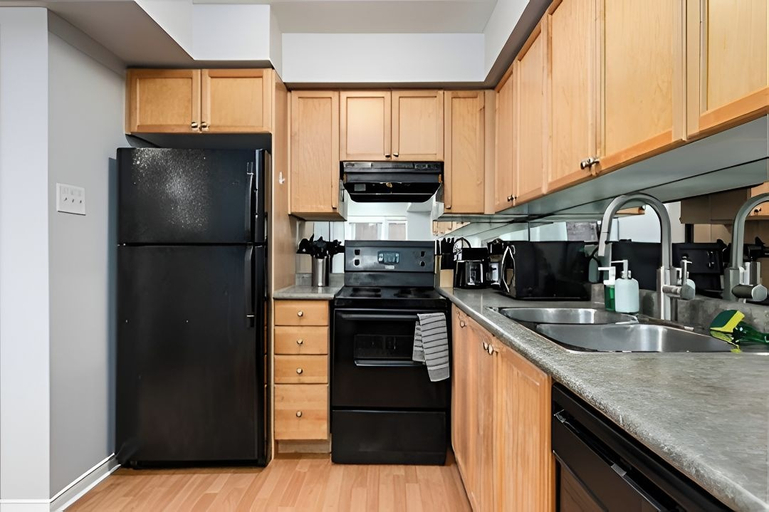 Private kitchen 3, Comfort Townhouse Suites, Peel