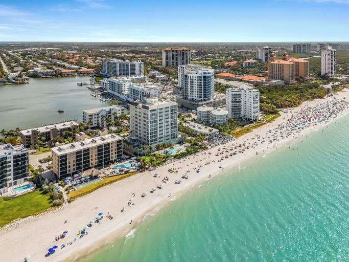 Exterior & Views 2, Vanderbilt Beach & Harbour Club, Collier