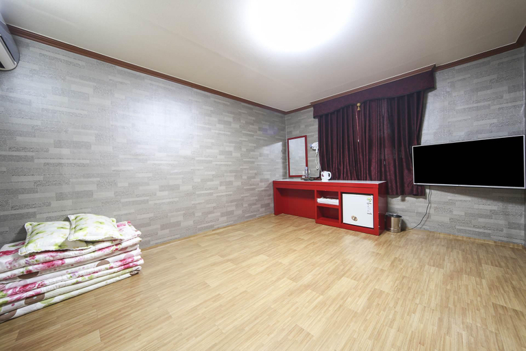 Bedroom 5, Namwon Herb, Namwon