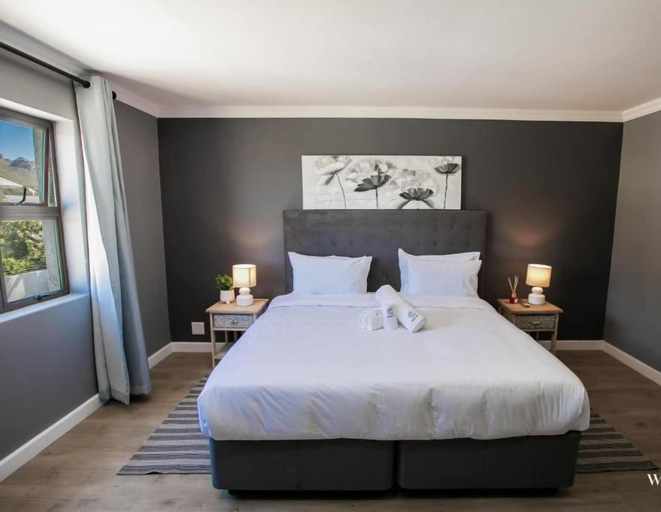 Room 4, Wave Inn Guesthouse, City of Cape Town