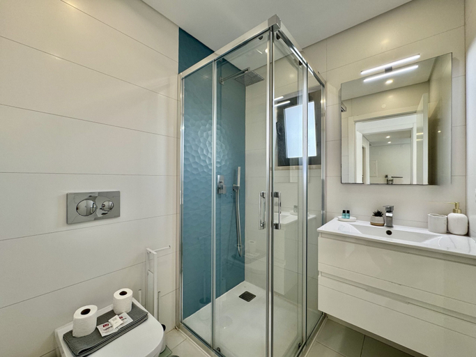 Bathroom 3, Faro Prestige by Homing, Faro