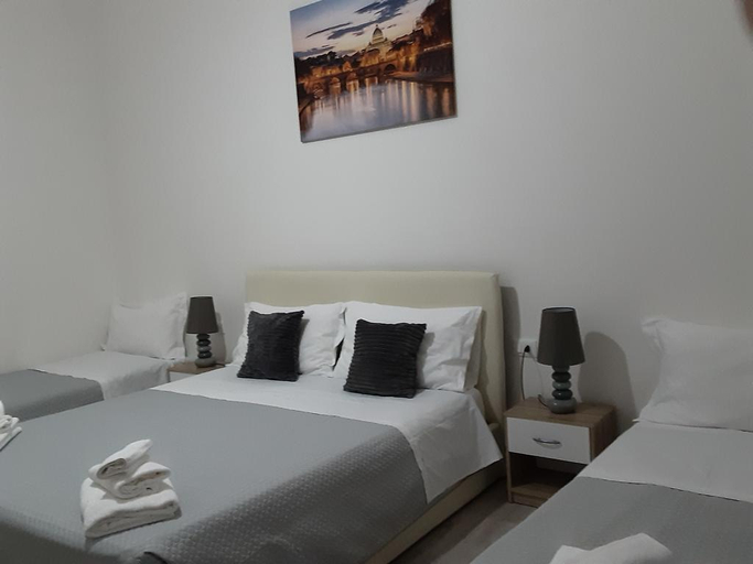 Bedroom 2, The Shelter in Rome, Rome