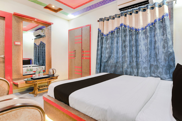 Room 3, Townhouse Lake Town Clock Tower, North 24 Parganas
