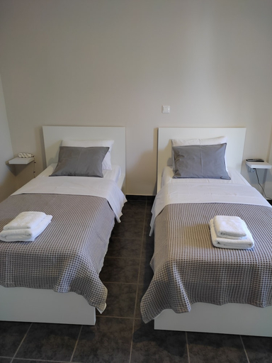 Bedroom 3, Double M, Attica