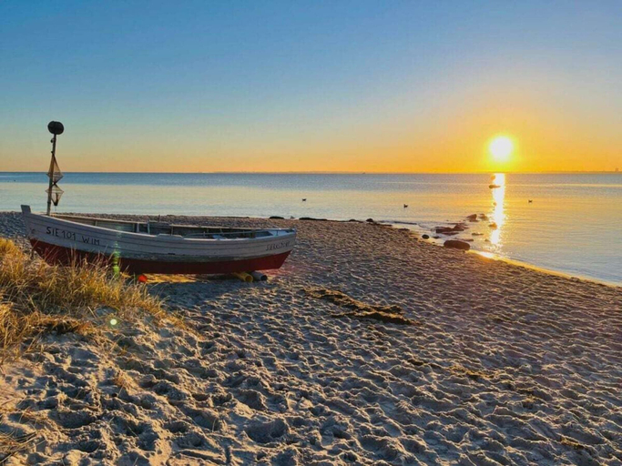 Beach 2, Holiday Apartment With 1 Bedroom, Ostholstein