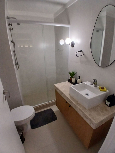 Bathroom 3, SHB - 200m Praia Studio Moderno Gonzaga, Santos