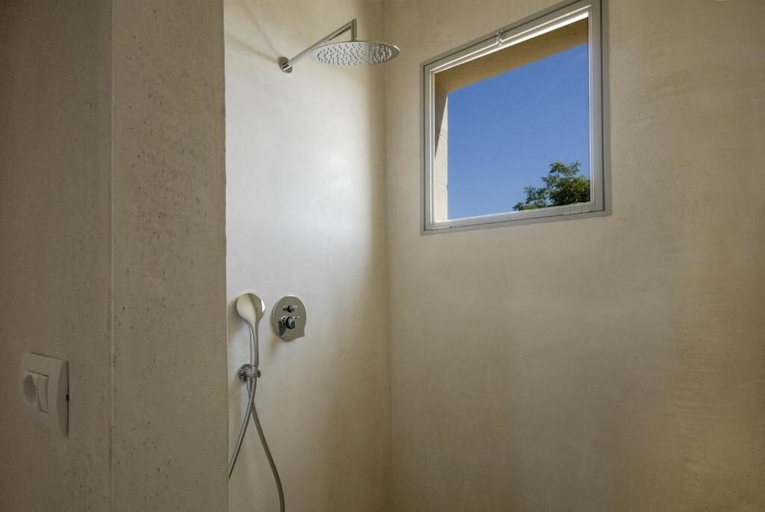 Bathroom 5, Masseria Berzario, Lecce