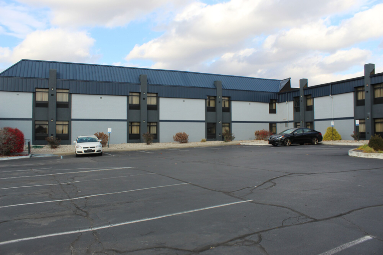 Parking 5, Empire Inn & Suites Muncie -Ball State University, Delaware