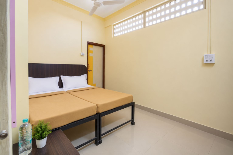 Room 5, Shree Gajanan Lodge, Aurangabad