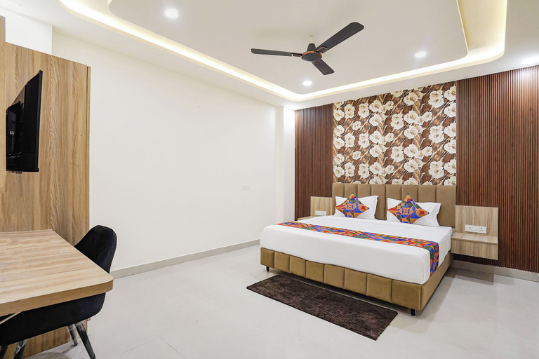 Room 4, Fabhotel Drive Inn, Gautam Buddha Nagar