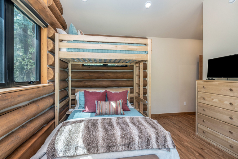 Room 3, Pine And Peak 4 Bedroom Home, San Miguel