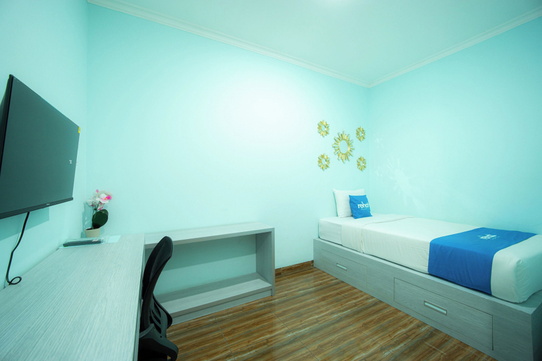 Room 4, Rehat at Zeva Guest House, Bandung