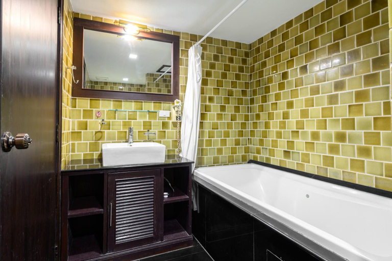 Bathroom 4, Spacious 108sqm 2BR Resort Apartment SP2, Pattaya