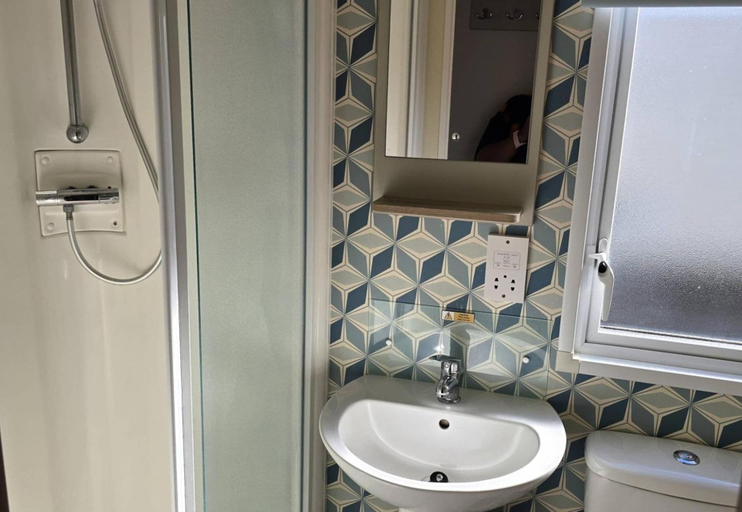 Bathroom 2, 3 Bed- Free Parking, Deck and Chairs, Pet Friendly, Lancashire
