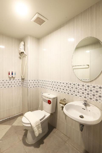 Bathroom, Mest Hotel Sha Extra Plus, Muang Phatthalung