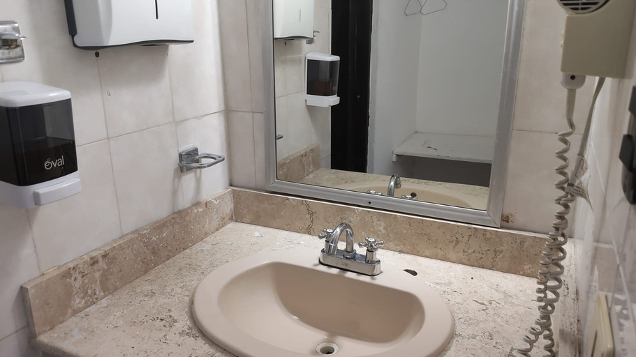 Bathroom 2, MARIA BONITA BY CHAVIRA NUEVO LAREDO, Nuevo Laredo
