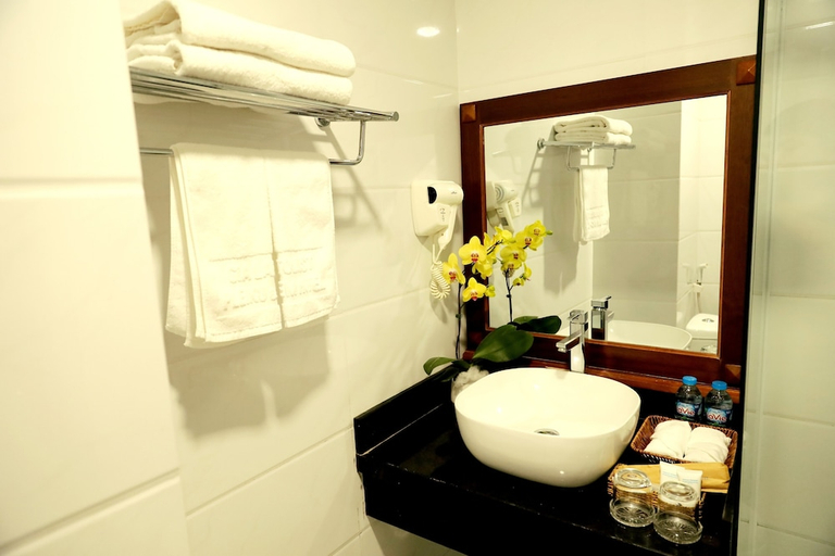 Bathroom 3, Pleiku & Em Hotel by Gia Lai Tourist, Pleiku
