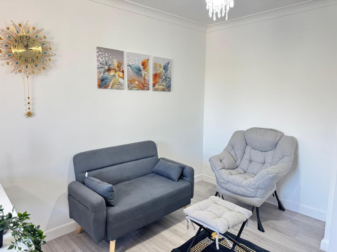 Living area, Charming London Apartment Retreat, London