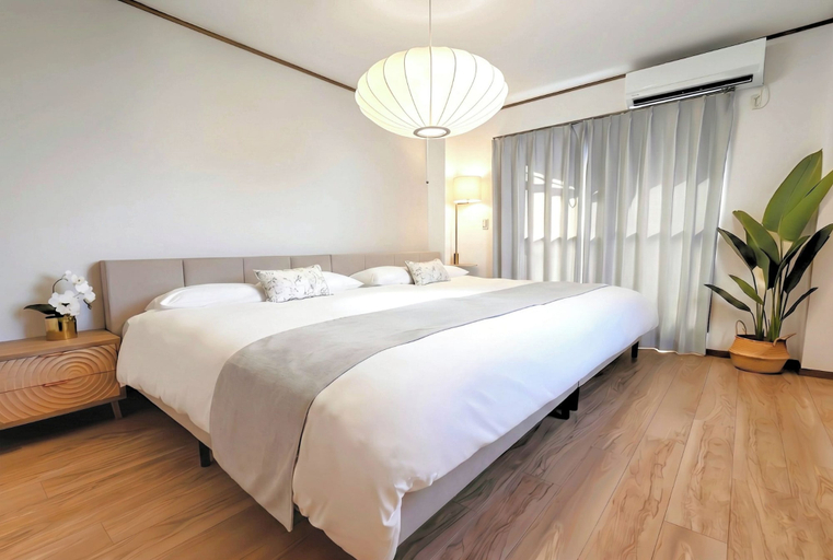 Room 1, Luna, Osaka