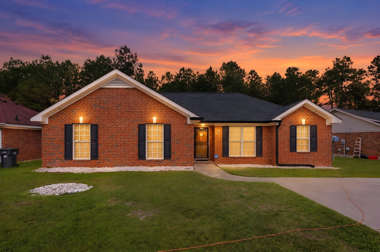 Primary image, Hephzibah Unique Comfortable 4br Retreat For 8 4 Bedroom Home, Richmond