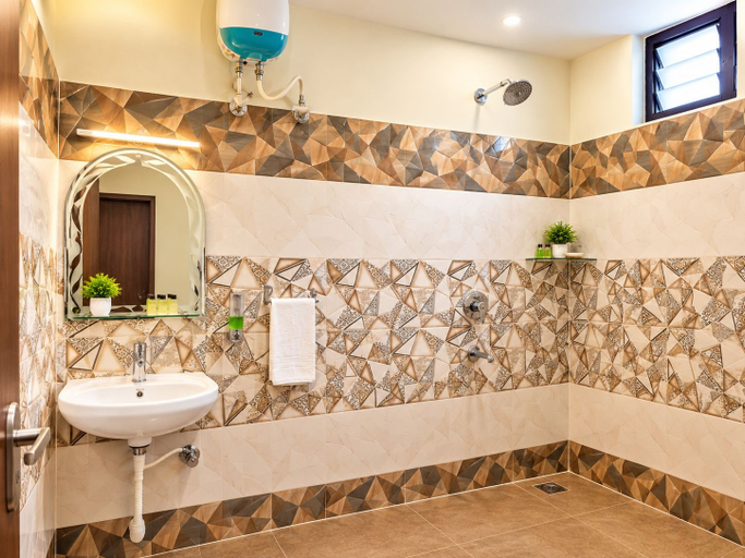 Bathroom 3, Jindal Bed and Breakfast, Amritsar