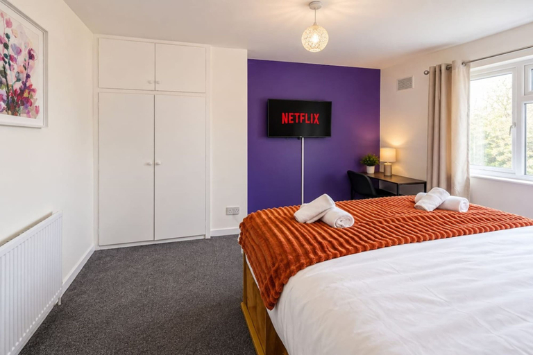 Room 3, Spacious 4BR Sleeps 10 Free Parking, Cardiff