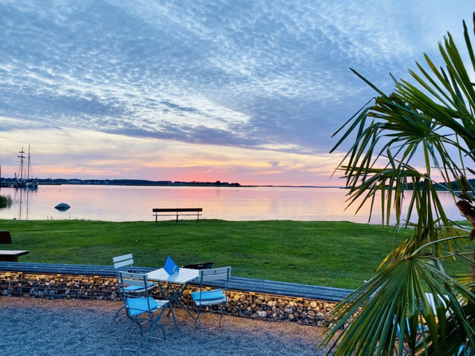 Outdoor dining 3, Apartment in Balm With Swimming Pool, Vorpommern-Greifswald