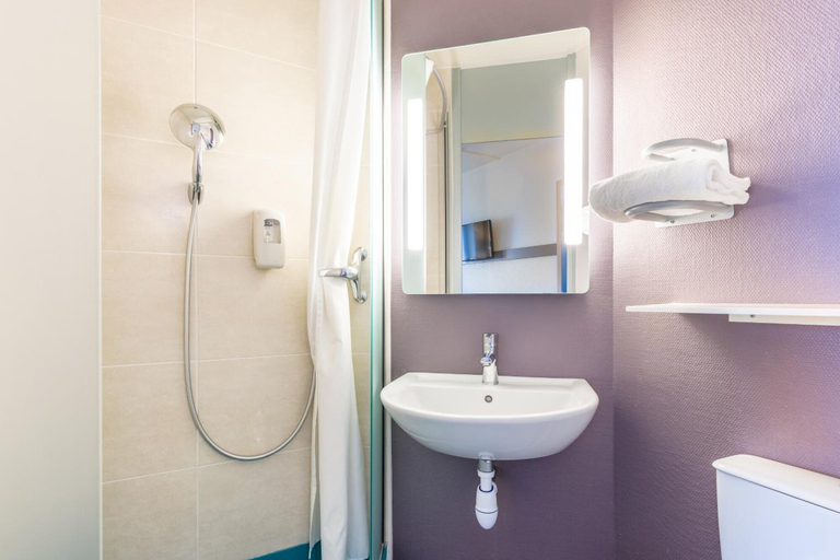 Bathroom 4, B&B HOTEL Tours Nord 2 La petit Arche, Indre-et-Loire