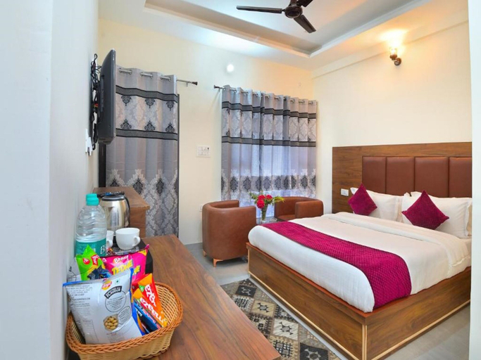Room 3, LA Riqueza Dhanolti, Dehradun