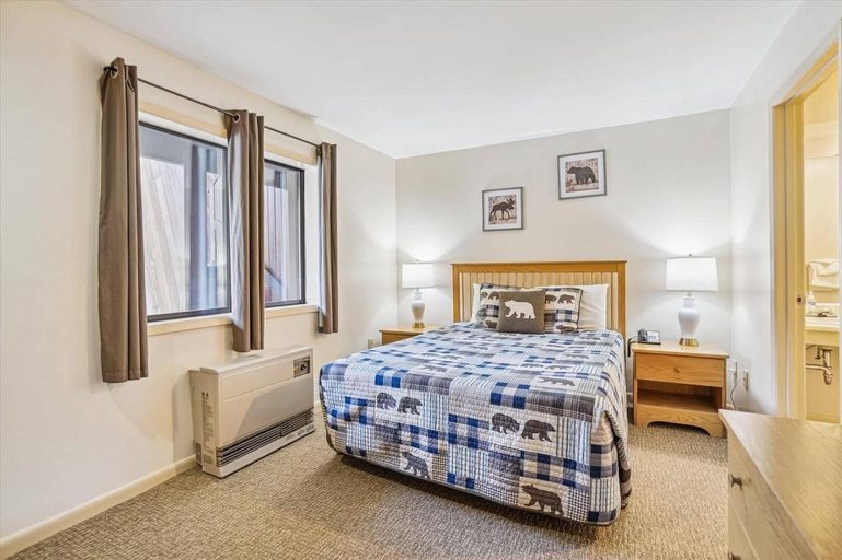 Bedroom 2, Cedarbrook Two bedroom Suite 10708, Windsor
