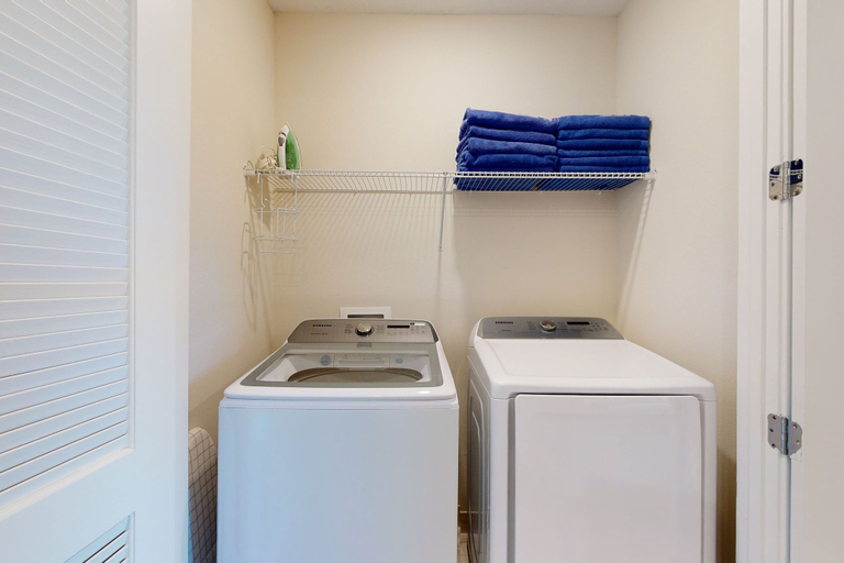 Laundry, Voguish Townhouse With Games Room at Encore, Osceola