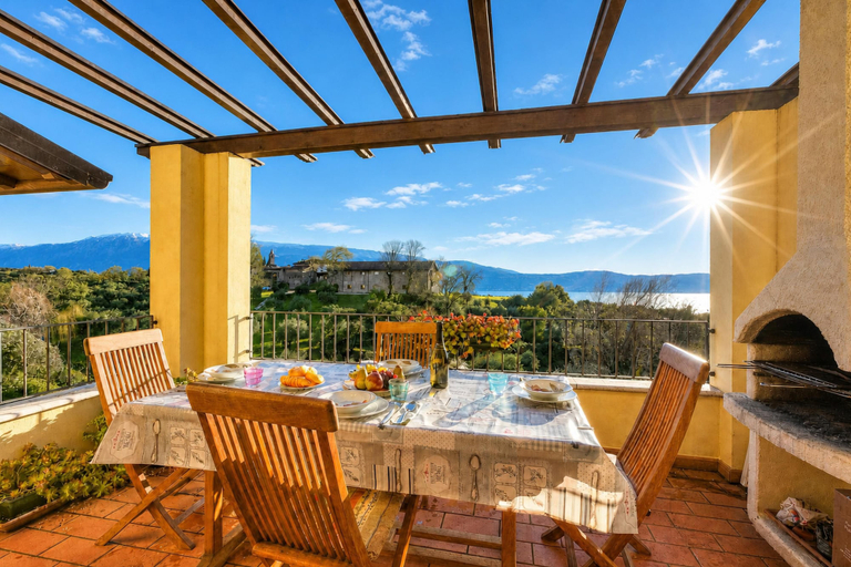 BBQ/picnic area, John's House-Lakeview & shared pool, Brescia