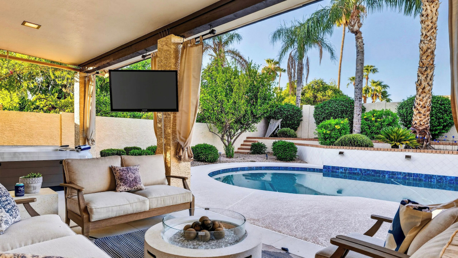 Interior 4, Casa Talavera by Avantstay Pool + Hot Tub + Fire Pit + BBQ Mins to Golf, Maricopa
