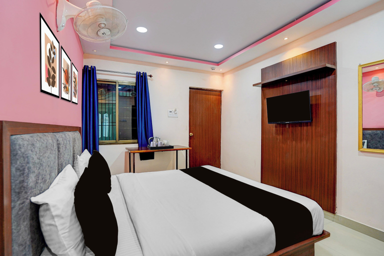 Room 4, Hotel O BHU Road Formerly Yug Residency, Varanasi