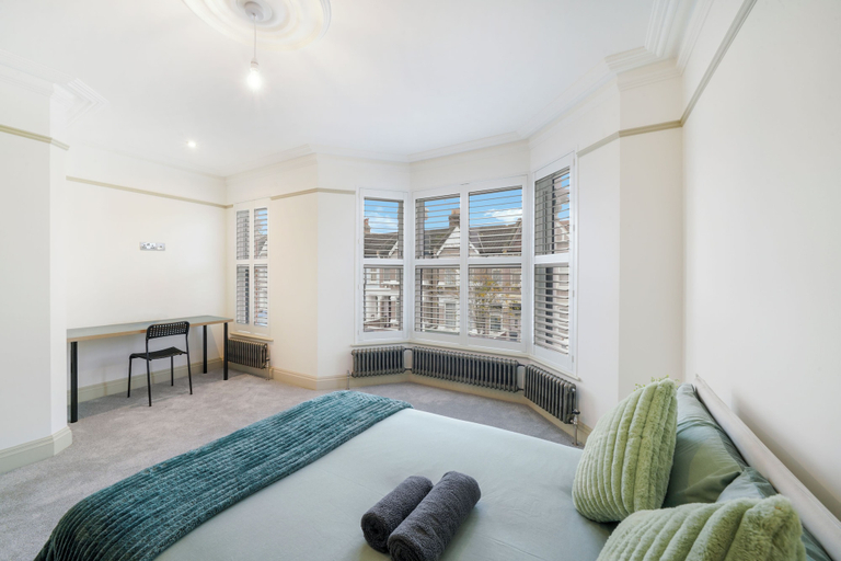 Room 5, Willesden Luxe House with Garden, London