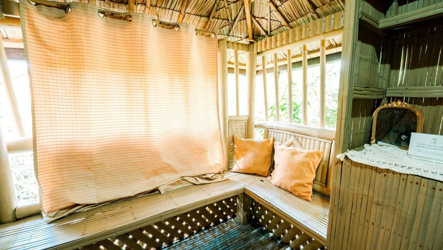 Room 3, Balai sa Bundok Bolinao, Bolinao